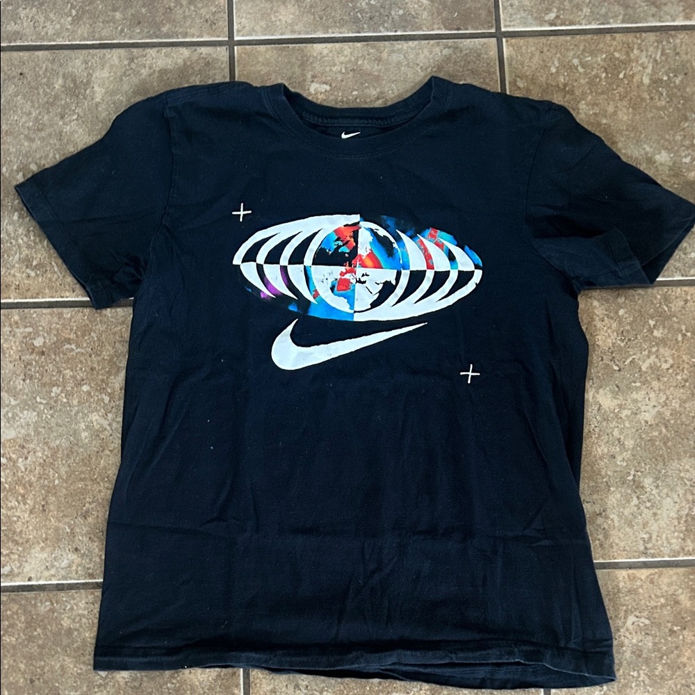 Nike Men’s Medium Black Short Sleeve Tee with Graphic Design